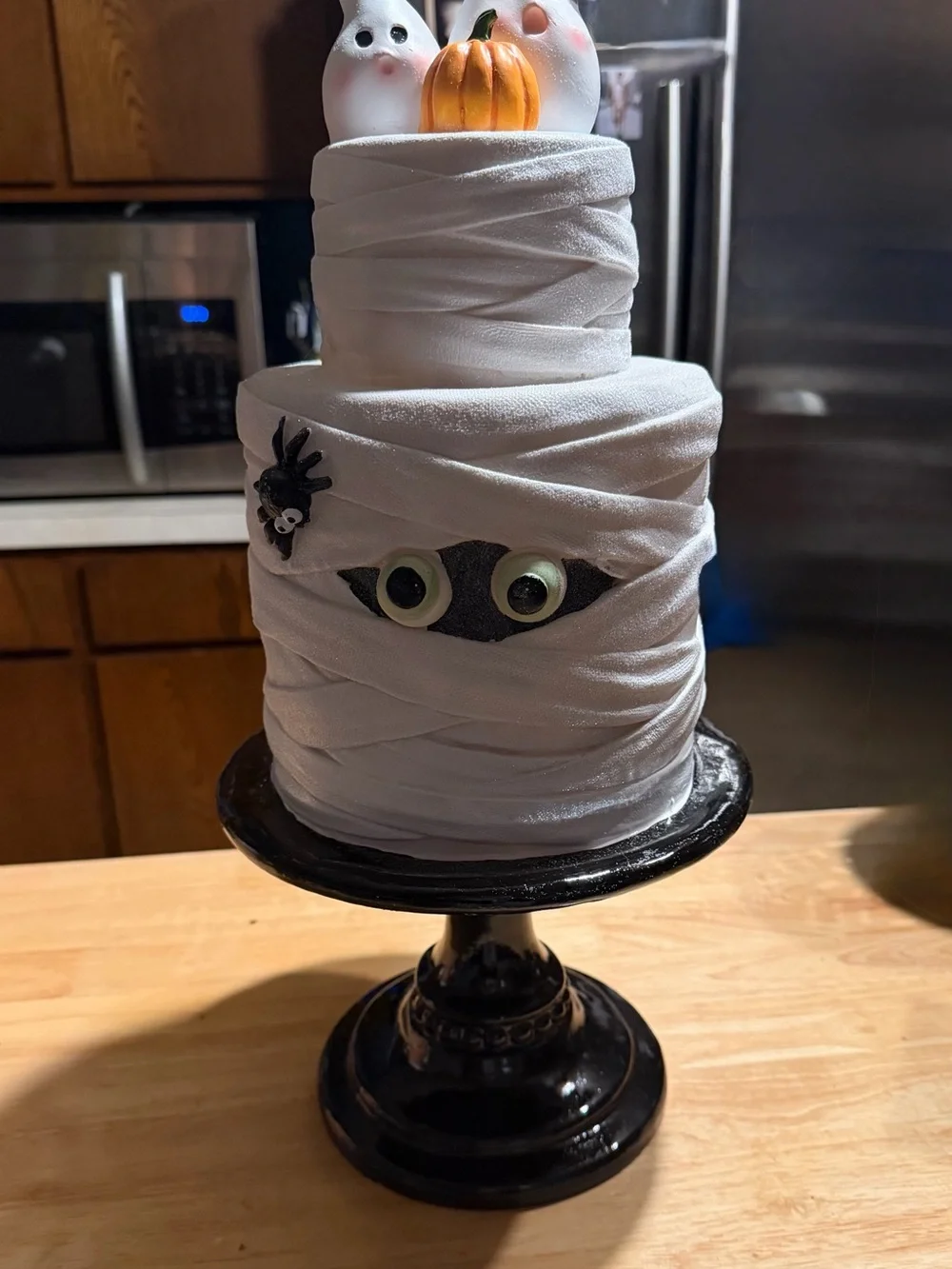 White Mummy cake decoration with Ghosts and Pumpkin 19’tall brand new, so cute